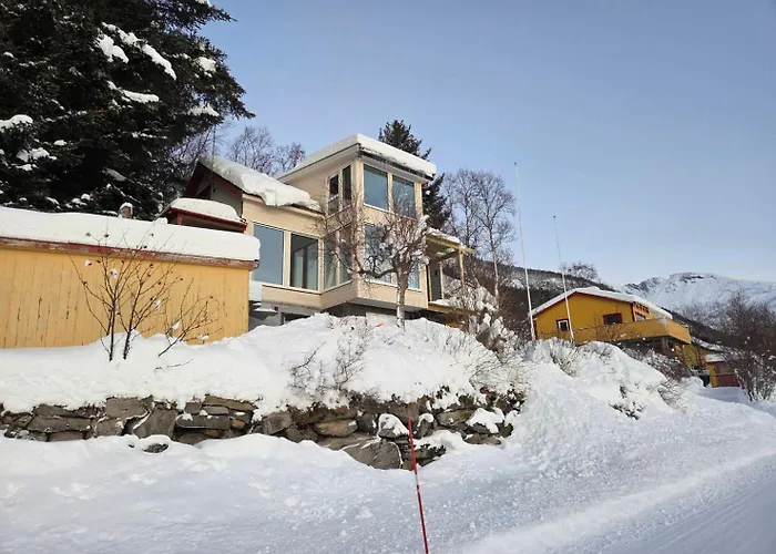 Senja Skaland * Melkarhola