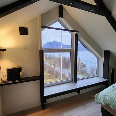 Senja Skaland * Melkarhola