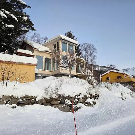 Senja Skaland * Melkarhola